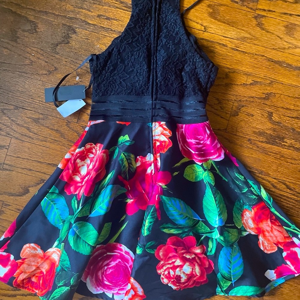 Brand New with Tags Beautiful City Vibe Party Dress. Size 0. - Picture 4 of 10